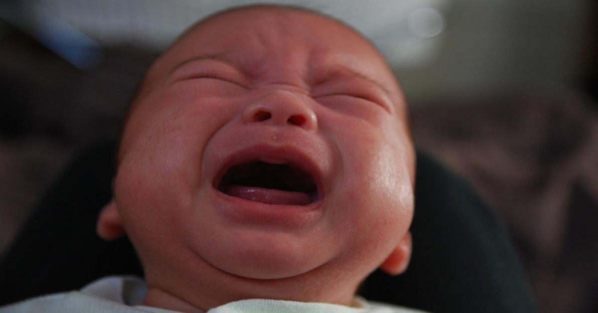 Em bé quấy khóc không chịu ngủ phải làm sao?