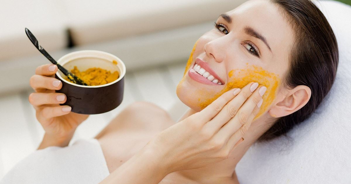 Cách làm đẹp da mặt sau sinh bằng nghệ tươi