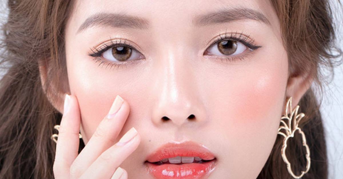 Kinh nghiệm mua và đeo kính áp tròng cận cực chuẩn cho newbie