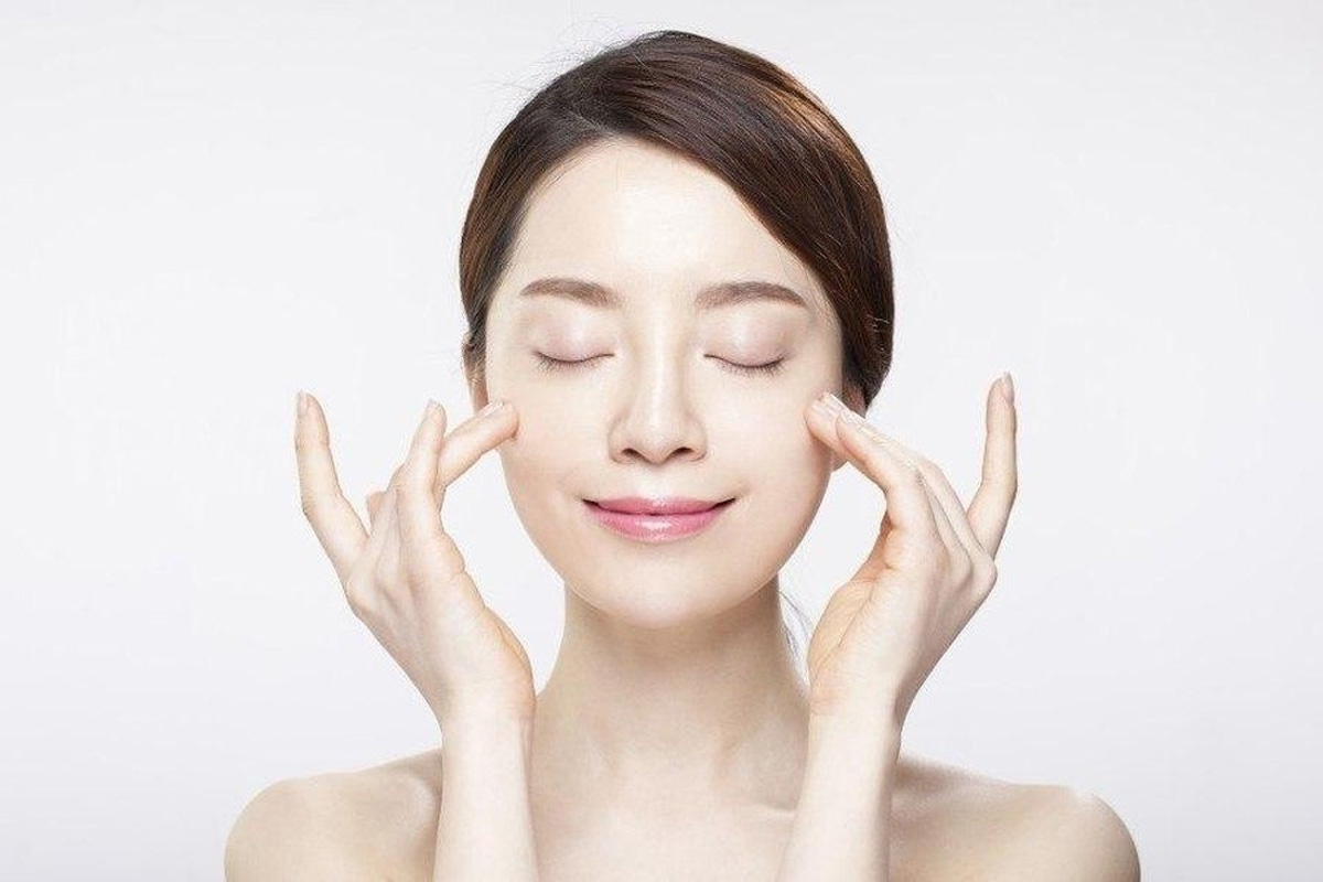 Review viên uống trắng da whitening collagen của Nhật có tốt không?