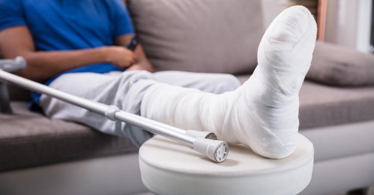 Bị gãy chân tay, gãy xương nên ăn gì và kiêng ăn gì?