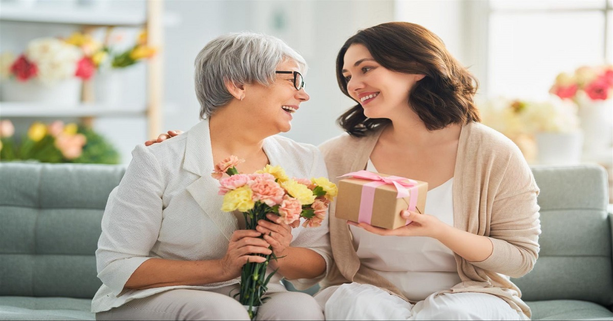 Tặng quà sinh nhật cho mẹ người yêu nên tặng gì?