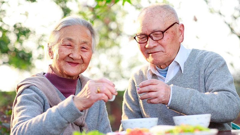 [Giải đáp] người già đau xương khớp nên uống gì giúp cải thiện nhanh
