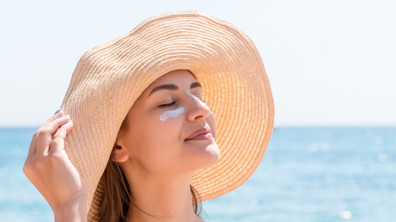 [Giải đáp] Da mụn có nên dùng kem chống nắng Skin Aqua?