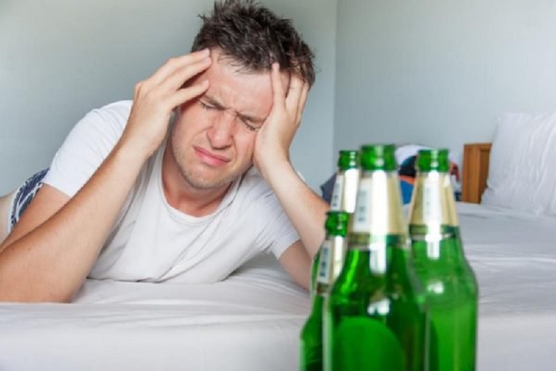 Say rượu bị nôn nên uống gì, ăn gì để nhanh hồi phục?