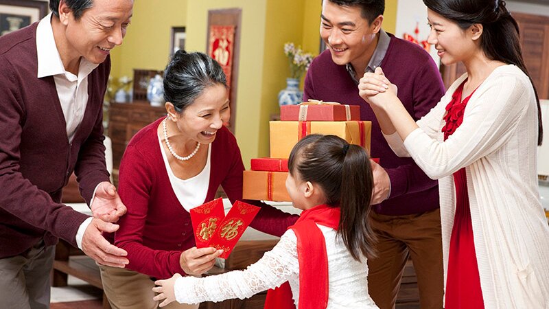 Kinh nghiệm mua quà tết cho người lớn tuổi 2023