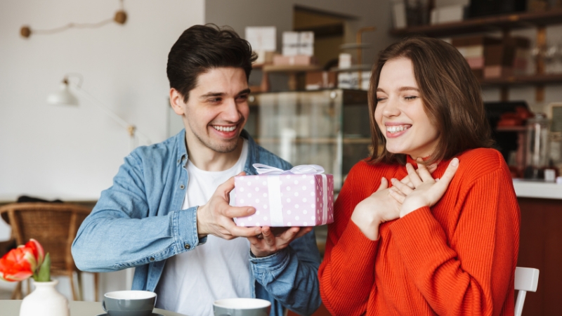 Tặng quà gì ngày Valentine trắng cho bạn gái thiết thực và ý nghĩa?