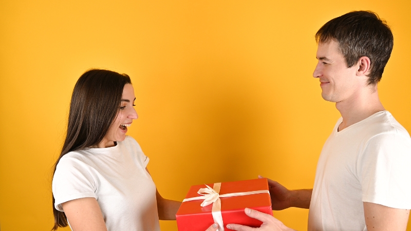 Gợi ý tặng quà ngày 8/3/2024 cho người yêu độc đáo và ấn tượng