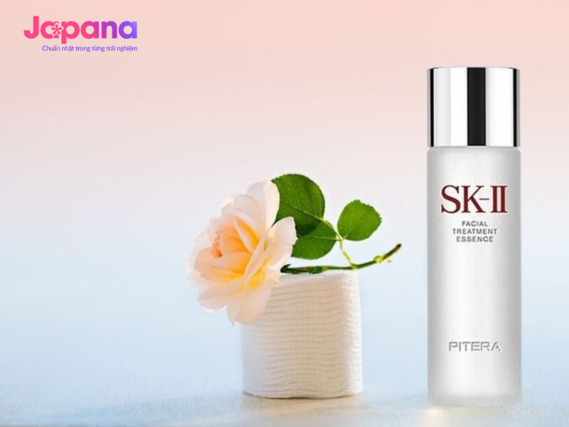 Nước thần SK-II giúp tái tạo và nuôi dưỡng làn da từ sâu bên trong, giúp da chắc khỏe