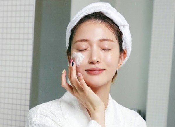 Kem Dưỡng Ẩm Có Làm Trắng Da Không? Hiểu Đúng Để Chăm Sóc Làn Da Hiệu Quả